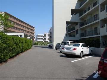 敷地内駐車場（屋外平面式）