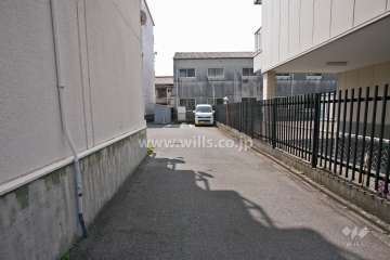 敷地西側の通路