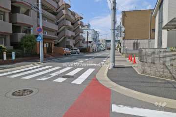 敷地北側の前面道路