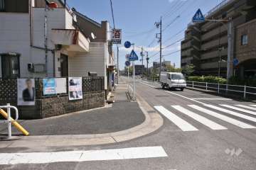 敷地北側の前面道路(西側から)