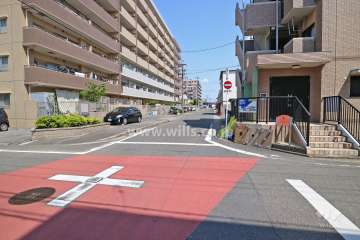 敷地南側の前面道路