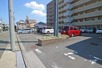 敷地内駐車場（屋外平面式）