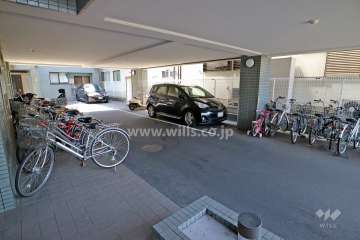 敷地内駐車場（屋外・屋内平面式）と駐輪場
