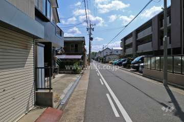 敷地北側の前面道路(西側から)