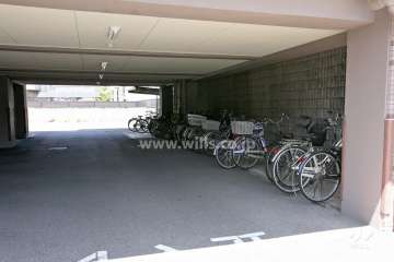 屋内に設けられた駐輪場