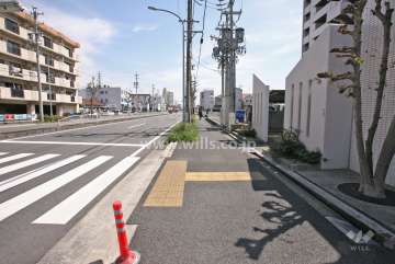 敷地北側の前面道路