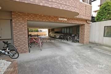 駐車場出入り口