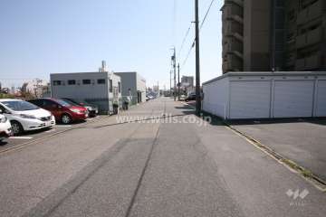 敷地北側の前面道路