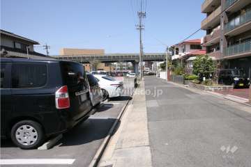 敷地南側の前面道路