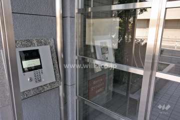 エントランスはオートロック付きです。