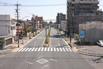 敷地北側の前面道路