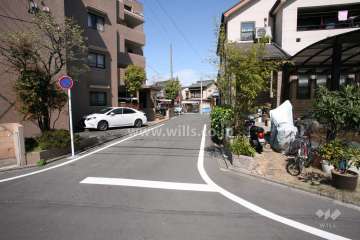 敷地北側の前面道路
