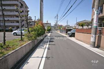 敷地南東側の前面道路