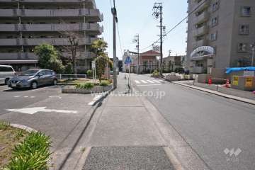敷地北側の前面道路