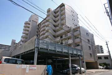 宝マンション神宮南の外観（南西側から）