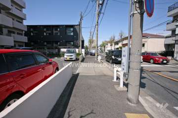 敷地北側の前面道路（東側から）