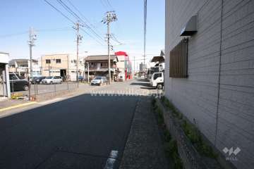 敷地東側の前面道路