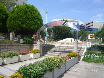 敷地東側には隣接して亥の子谷公園があります。