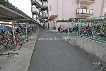 駐車場とバイク置き場