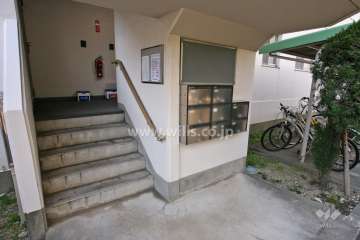 住戸入り口（共用ポスト）