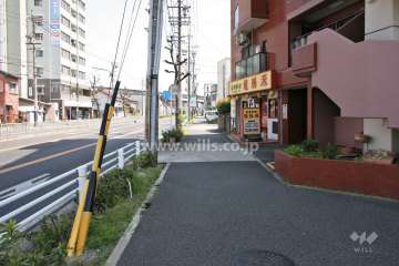 敷地北側の前面道路
