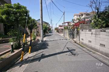 敷地北側の前面道路