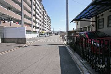 敷地南側の前面道路