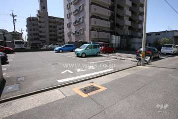 駐車場出入り口