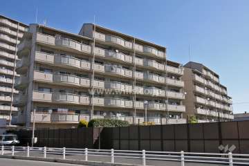 忠道マンションB棟の外観(南西側から)