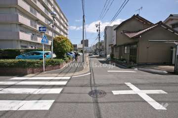 敷地南側の前面道路