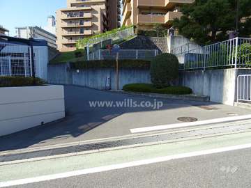 駐車場出入り口