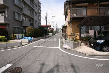 敷地東側の前面道路