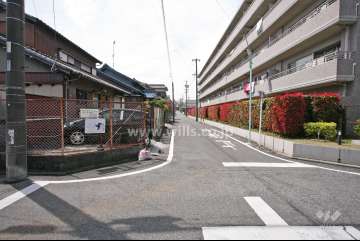 敷地南側の前面道路