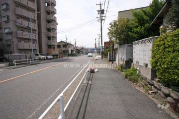 敷地北西側の前面道路