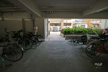 屋内に設けられた駐輪場