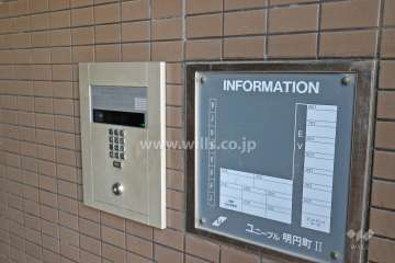 エントランスはオートロック付きです。