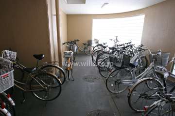 屋内に設けられた駐輪場