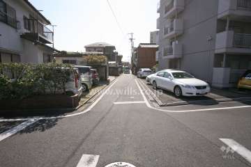 敷地北側の前面道路
