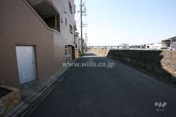 敷地北西側の前面道路