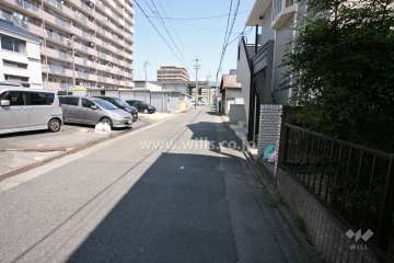 敷地東側の前面道路