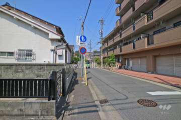 敷地南側の前面道路