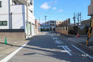 敷地北側の前面道路