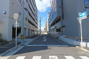 敷地北東側の前面道路