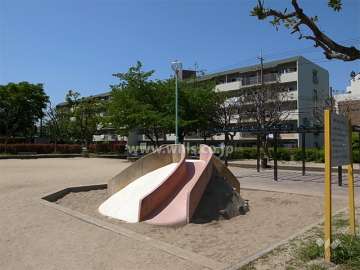 敷地の東側には道を挟んで、亥の子谷北公園があります。