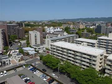 周辺はマンションが多く立ち並ぶ静かな住宅地です。