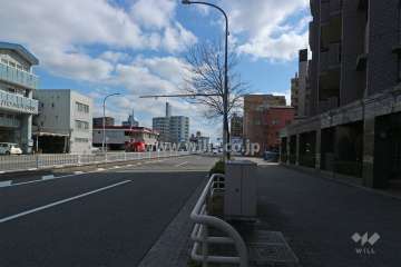 敷地北東側の前面道路