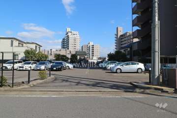 駐車場出入り口・敷地内駐車場（屋外平面式）