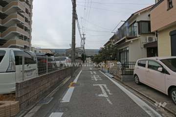 敷地北側の前面道路（東側から）