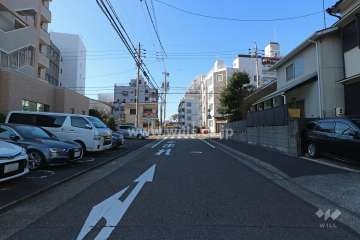 敷地北側の前面道路