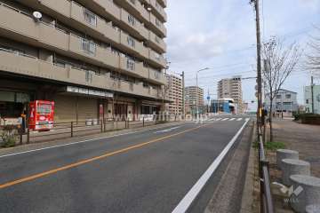 敷地南側の前面道路